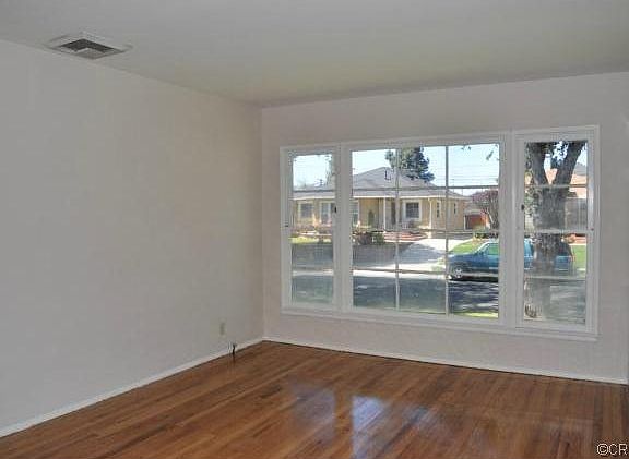 3rd image of 4842 McNab Ave