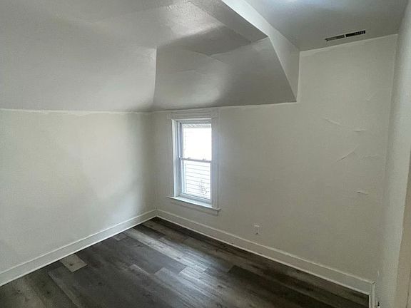 4th image of 1201 Hagerer St #3