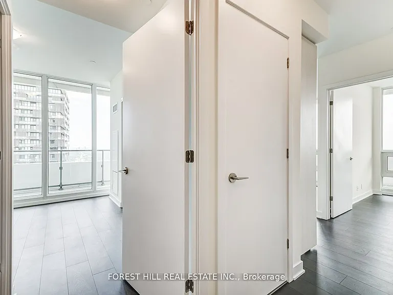 2221 Yonge St #5402 — Photo 6