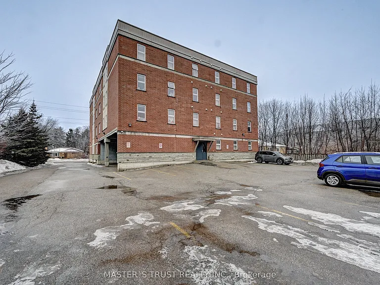 81 Columbia St W #12 — Photo 35