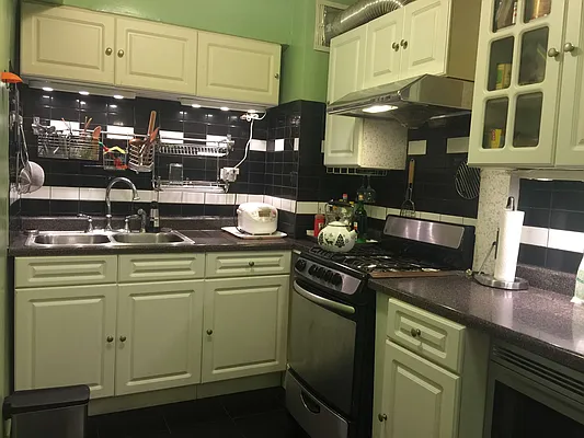 Sold by Winzone Realty Inc | media 18