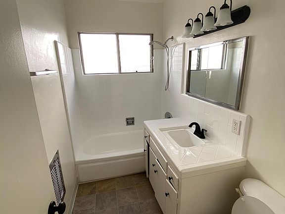 5th image of 1759 Winona Blvd #5