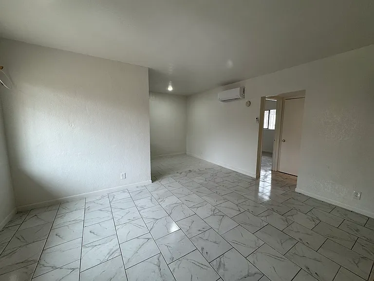 1501 N Oregon St #5 — Photo 3