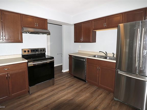 5th image of 117 Karen Pl