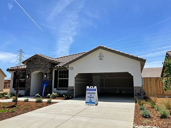3rd image of 6067 E Tulare St