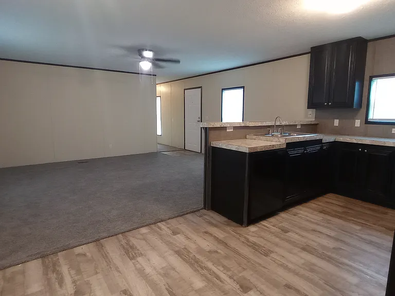 913 Western Trl — Photo 7