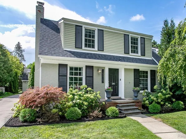 10475 Vernon Ave, Huntington Woods, MI 48070
