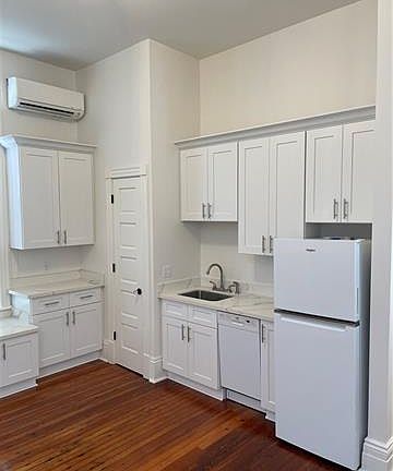 4th image of 1401 Napoleon Ave #101