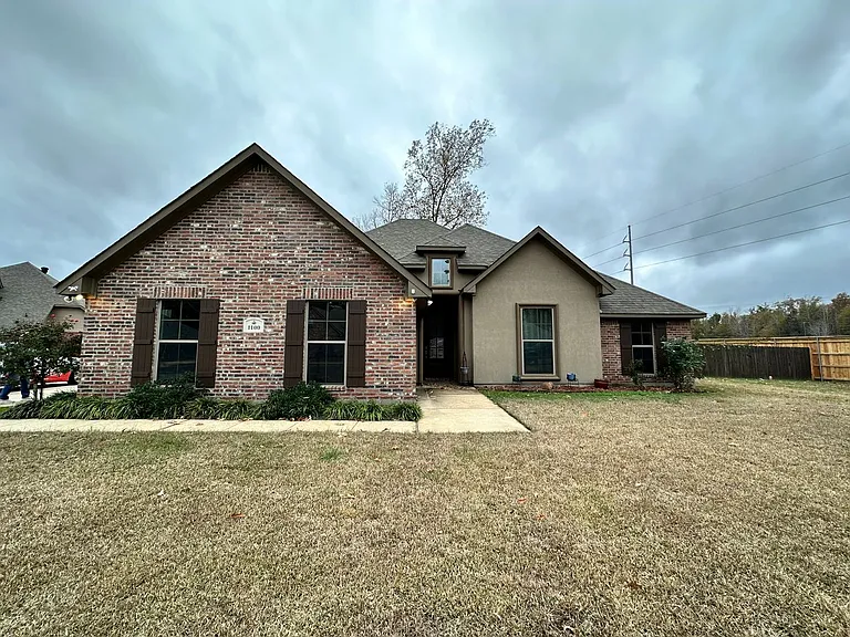 1100 Bear Creek Dr — Photo 1