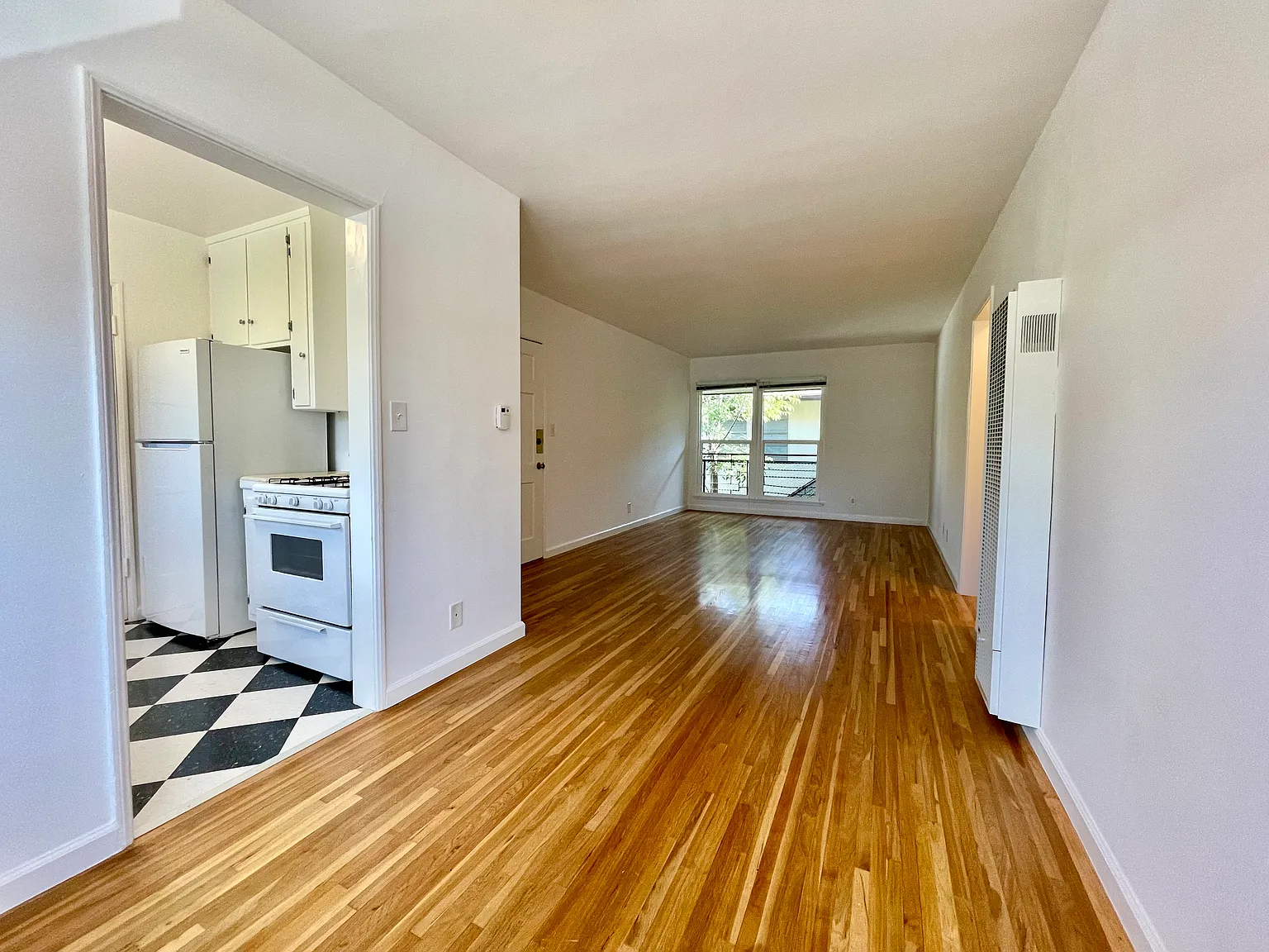1 bed, 700 sqft, $2,195 — Photo 2