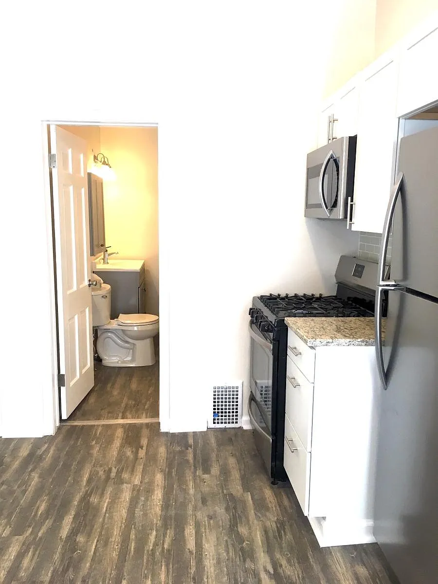 Building Photo - 412 Hawley Ave #4