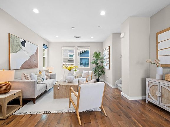 2nd image of 891 Pepper Pl