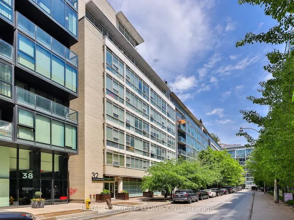 32 Stewart St Unit 705, Toronto, ON M5V 3T2