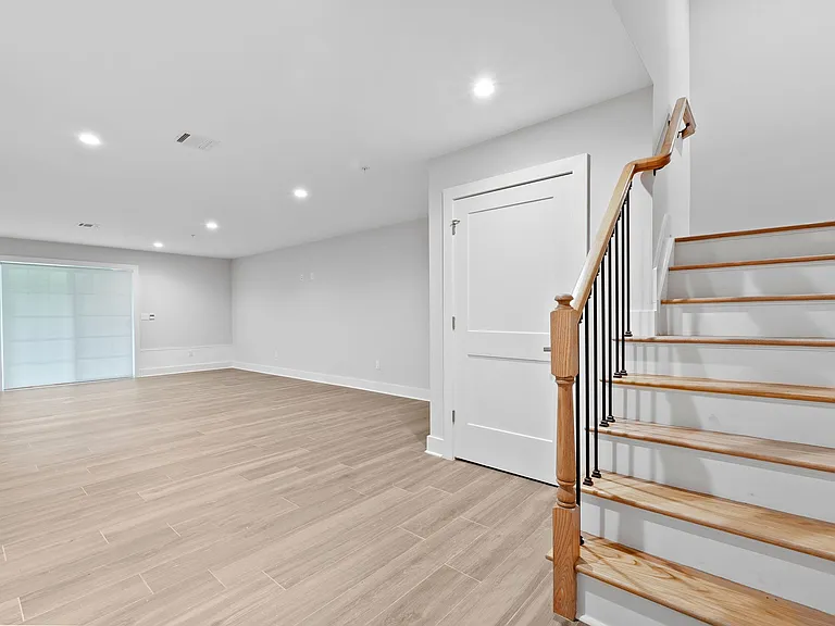 105 Brandon Ct — Photo 56