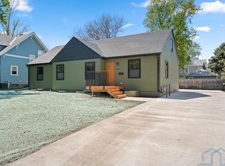 323 Linden Ave, Vermillion, SD 57069