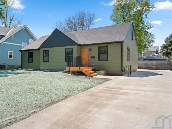 323 Linden Ave, Vermillion, SD 57069