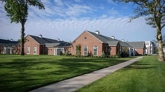 Fairfield Townhomes at Islip — Photo 18