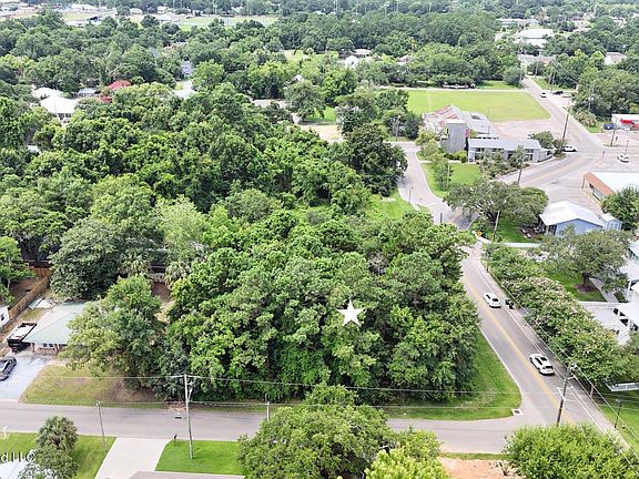 3rd image of Demontluzin Ave