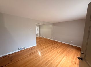 29422 Hathaway St, Livonia, MI 48150