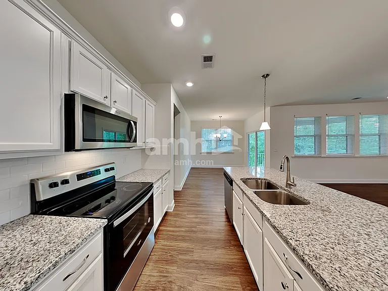 5085 Hudson Valley Dr — Photo 4