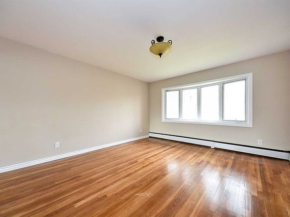 4th image of 206 Urban Ave