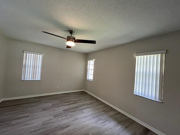5th image of 8137 Breeze Cove Ln