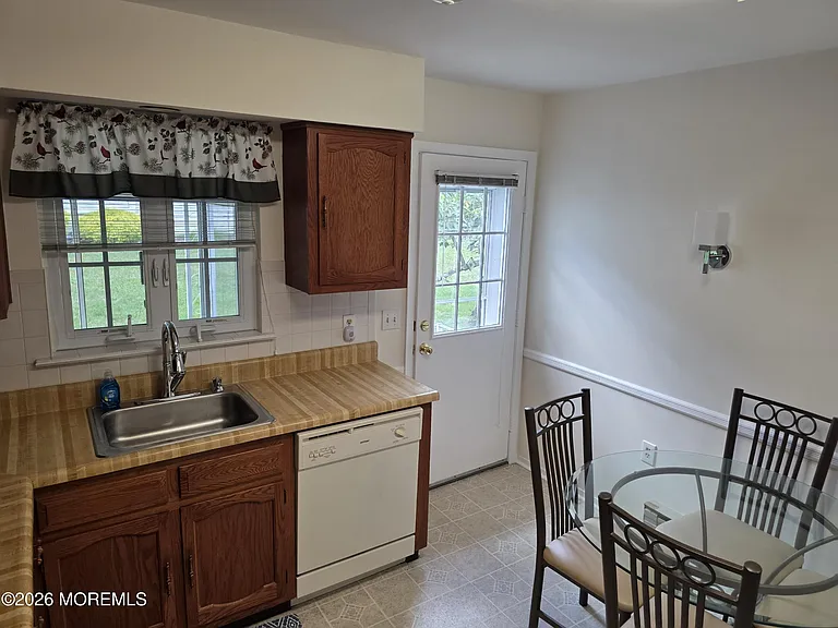40 Birchwood Dr — Photo 2