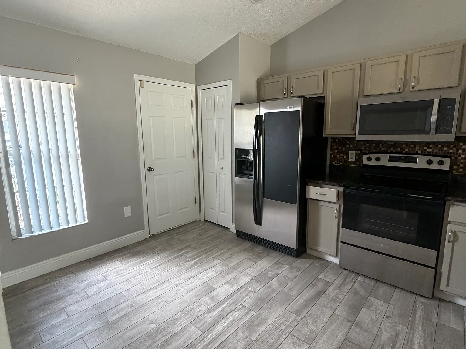 318 Quimby Dr — Photo 3