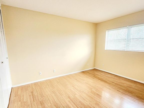 5th image of 2711 Barkley Dr W APT C