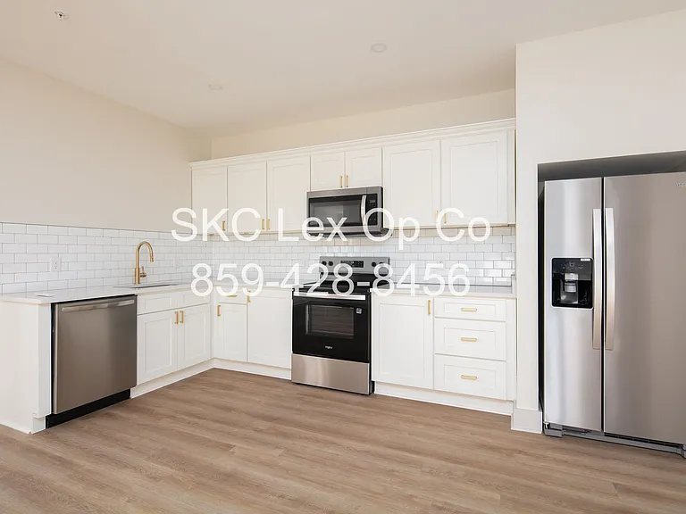 139 N Main St #A — Photo 3