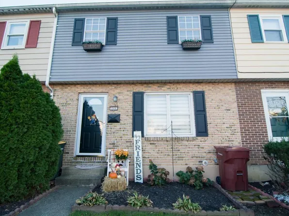 844 Fernhill Ln, Whitehall, PA 18052