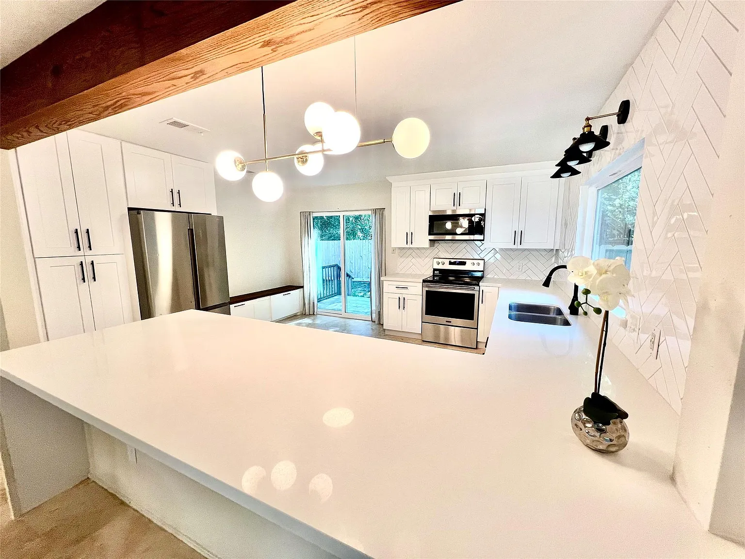 3 bed, 2.0 bath, 1308 sqft, $1,850 — Photo 3