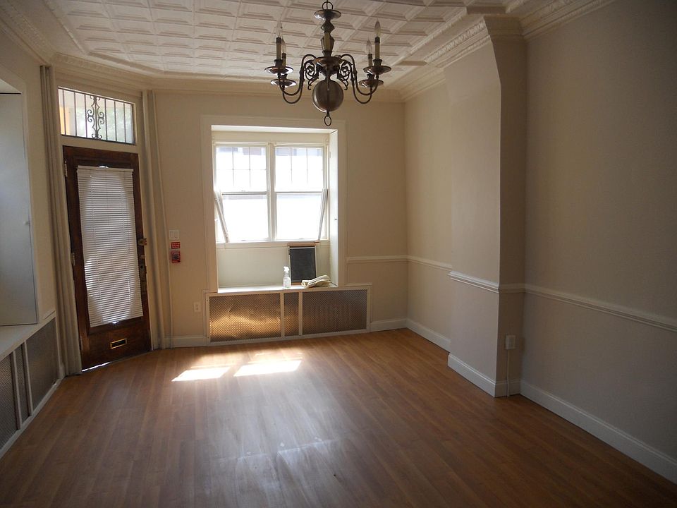 1st image of 402 Lombard St