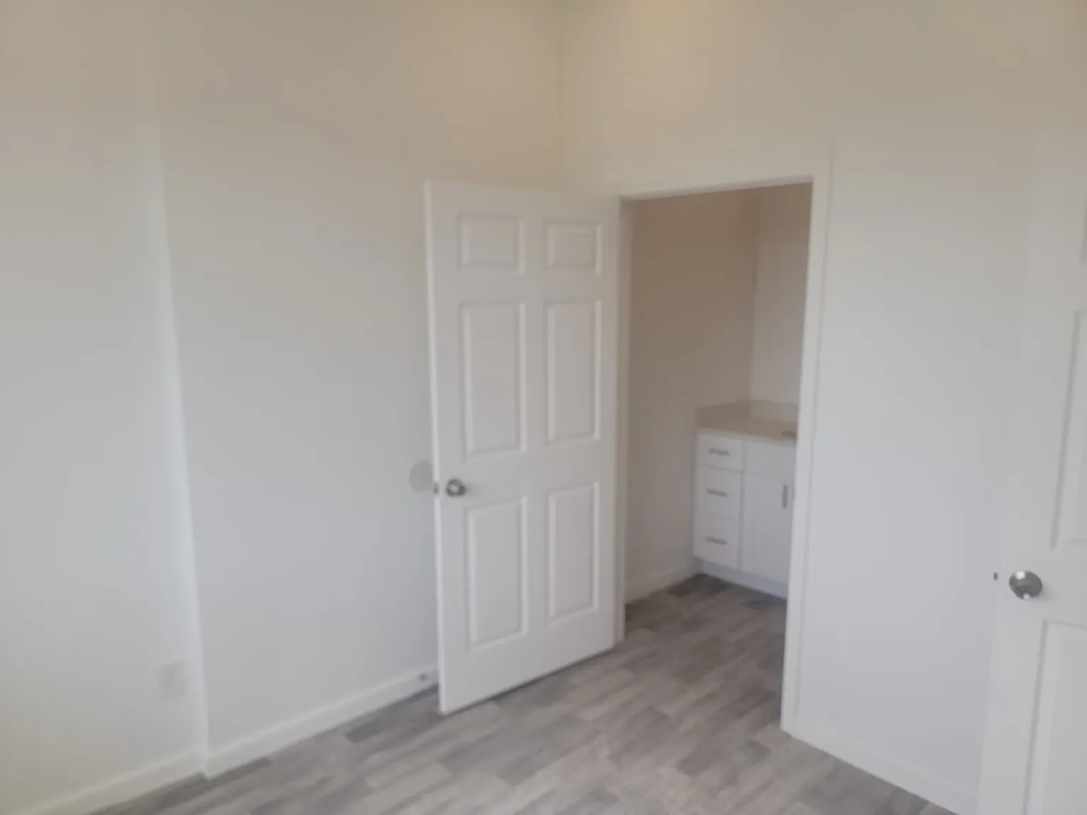 1 bed, 740 sqft, $1,049 — Photo 3