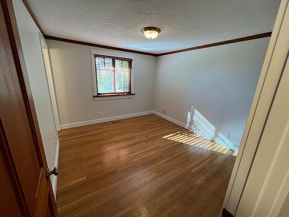 5th image of 11209 NE 62nd St