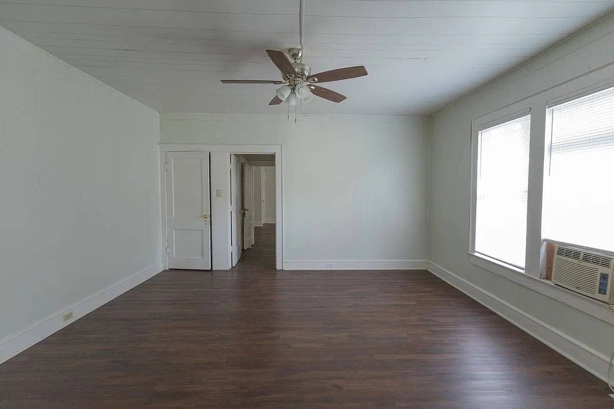 2 bed, 1.0 bath, 1184 sqft, $1,300 — Photo 4