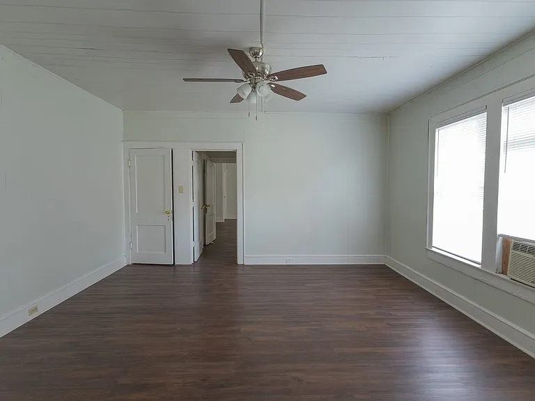2913 Homan Ave — Photo 4