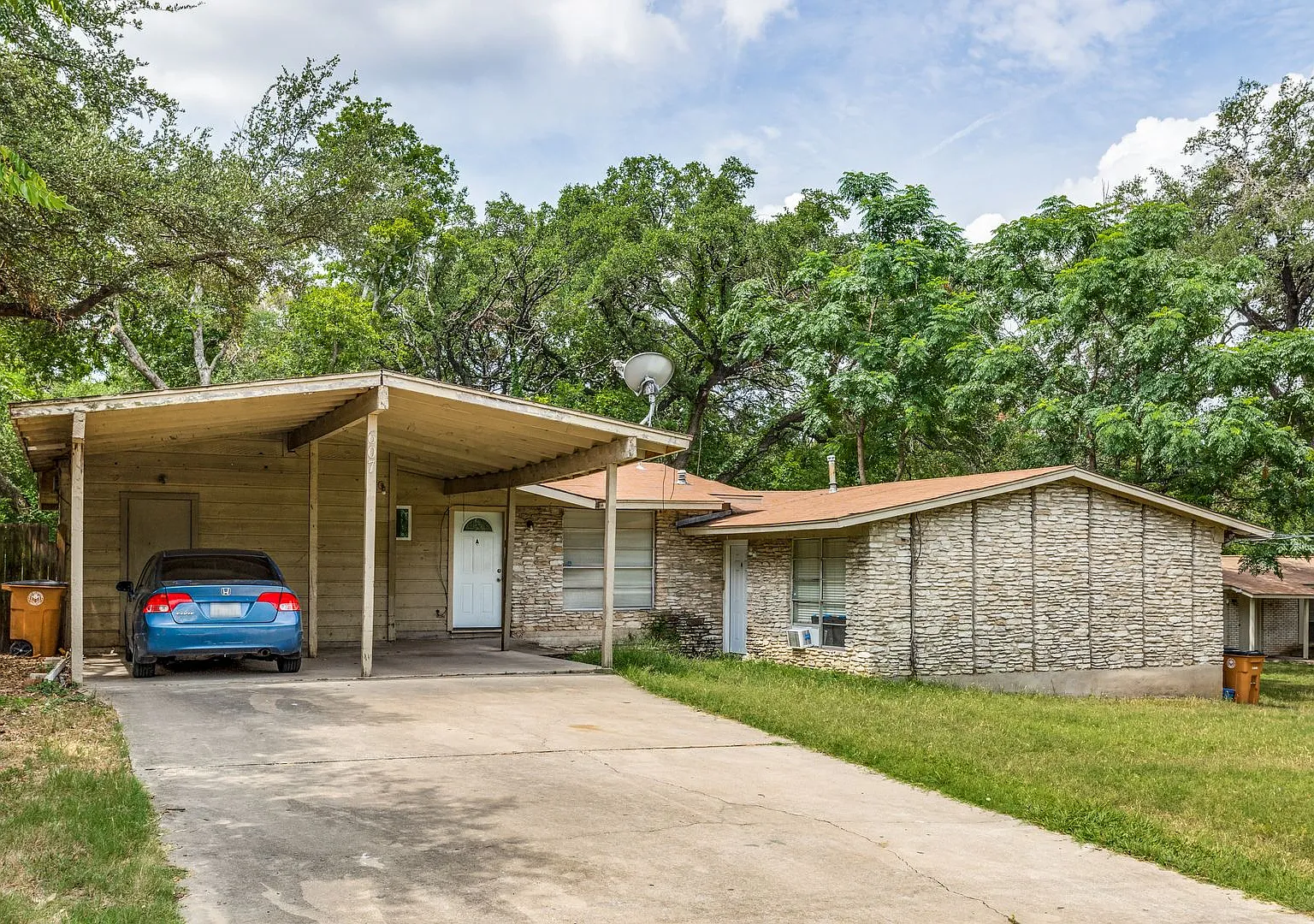 607 Thrush Avenue — Photo 1