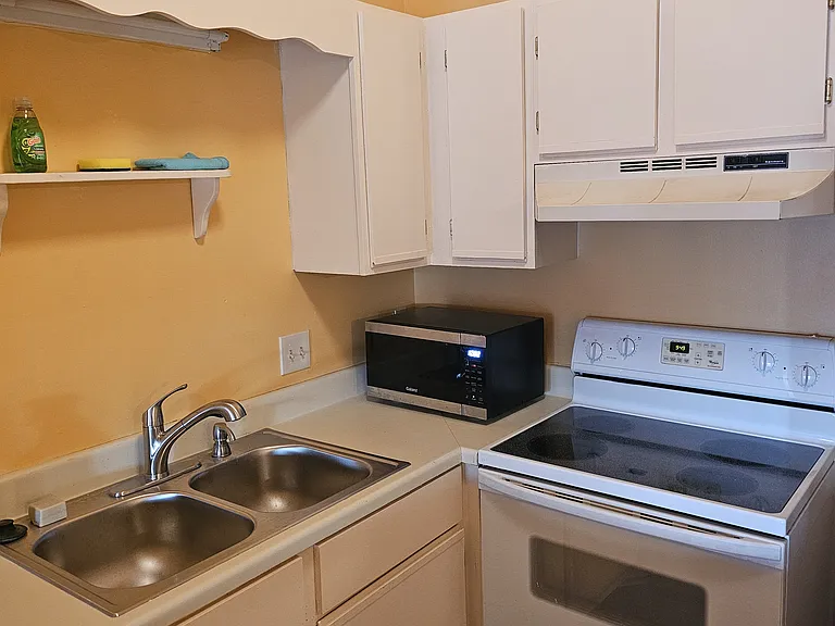 500 Fairway Village Dr #4 — Photo 2