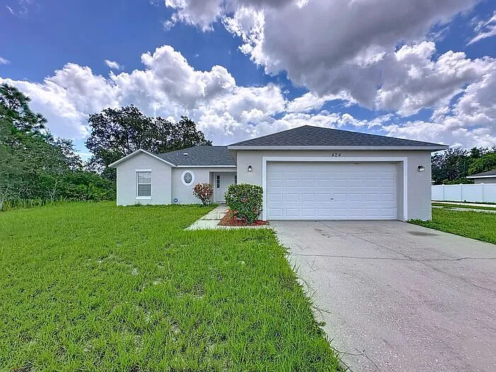 3 bed, 2.0 bath, 1211 sqft, $1,575 — Photo 2