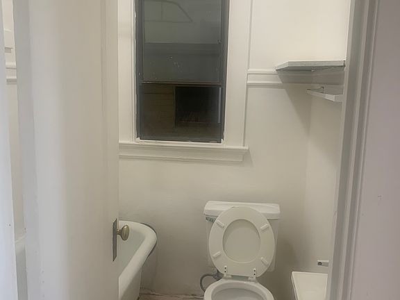 3rd image of 315 25th St APT 23