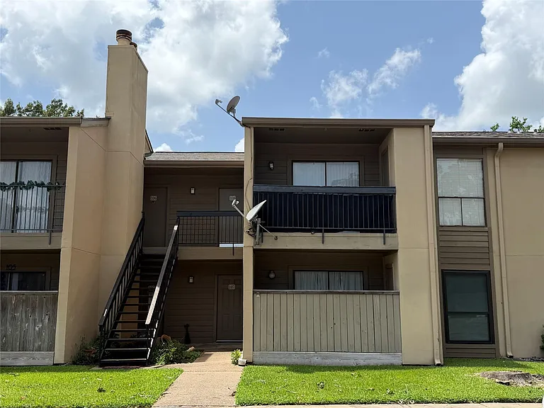 3300 Pebblebrook Dr #108 — Photo 1