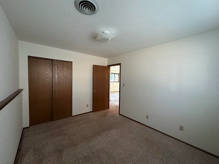 1404 Hubbard St — Photo 7