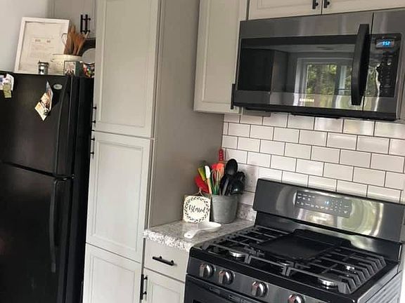 4th image of 8829 W Olive St
