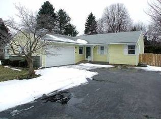 67 Brookview Dr, Rochester, NY 14617