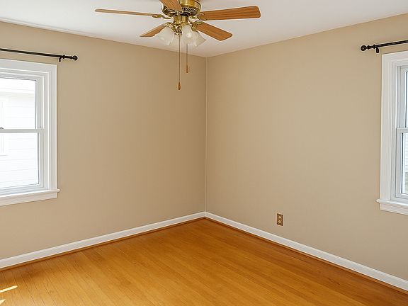 5th image of 1833 Garden St