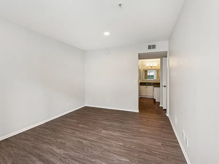 1223 Federal Ave — Photo 124