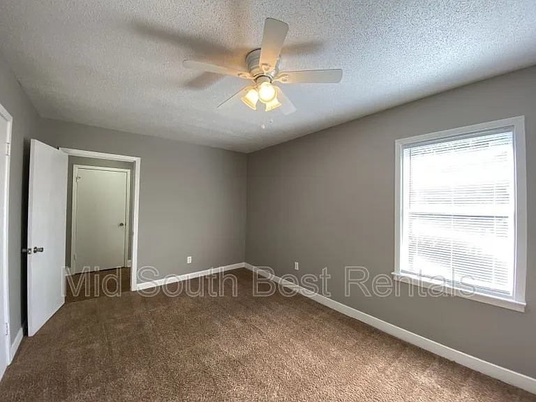 1356 S White Station Rd — Photo 5