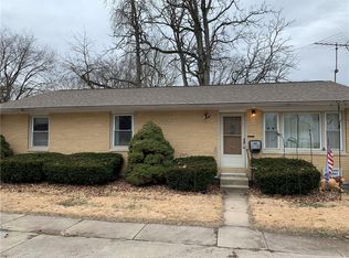 426 Harrison St, Hope, IN 47246