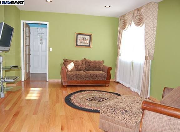 5th image of 420 Tonopah Dr